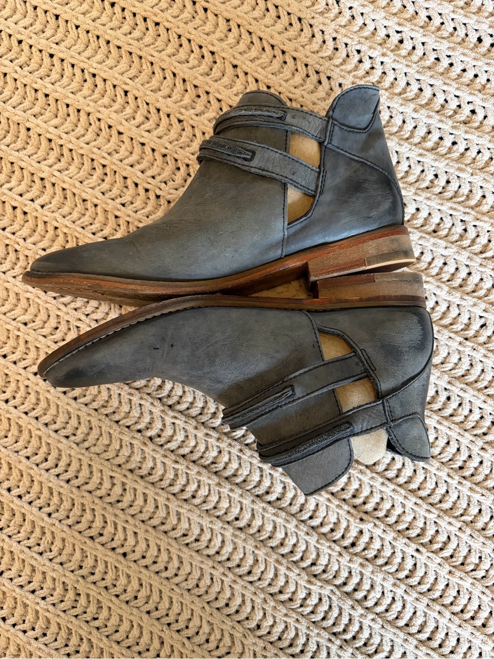 Free People Womens Braeburn Gray Distressed Leather Ankle Boot - Picture 6 of 8